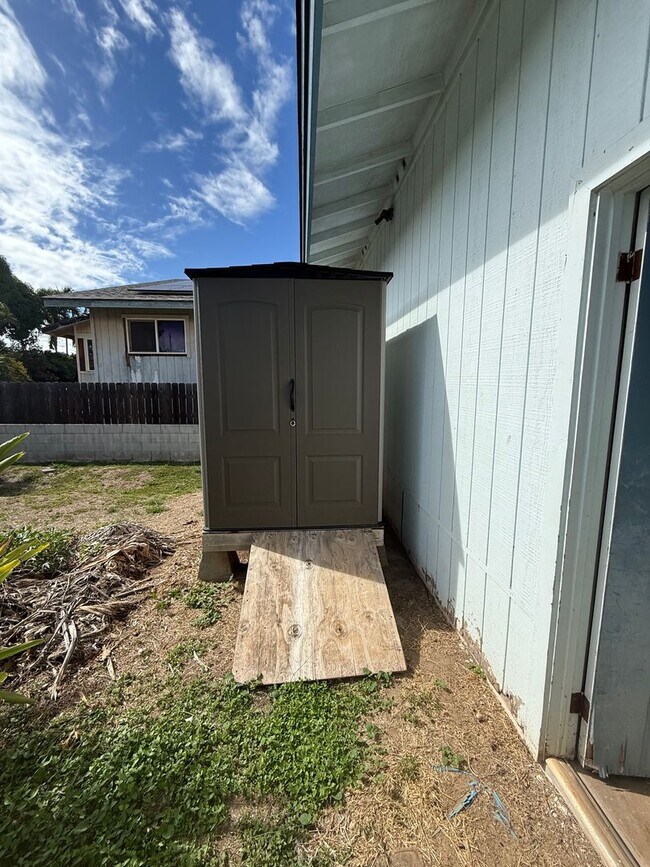 Foto del edificio - Kekaha 3 bed 1.5 bath single-family home