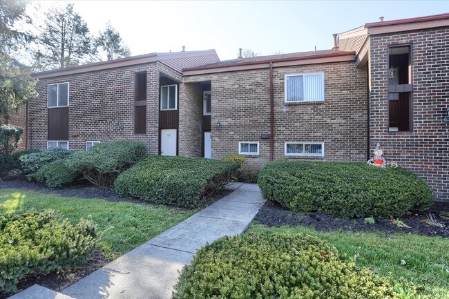 Building Photo - 14 Campbell Pl