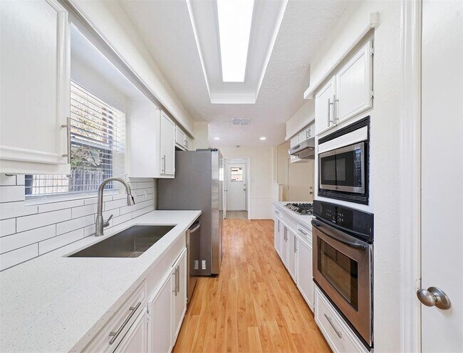 Foto del edificio - 14006 Briarworth Dr