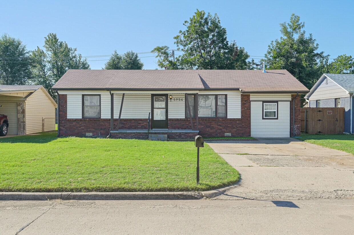 Foto principal - 5954 NW 35th St