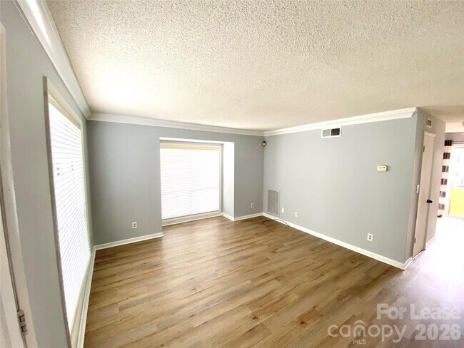 Foto del edificio - 1931 Lancer Ct