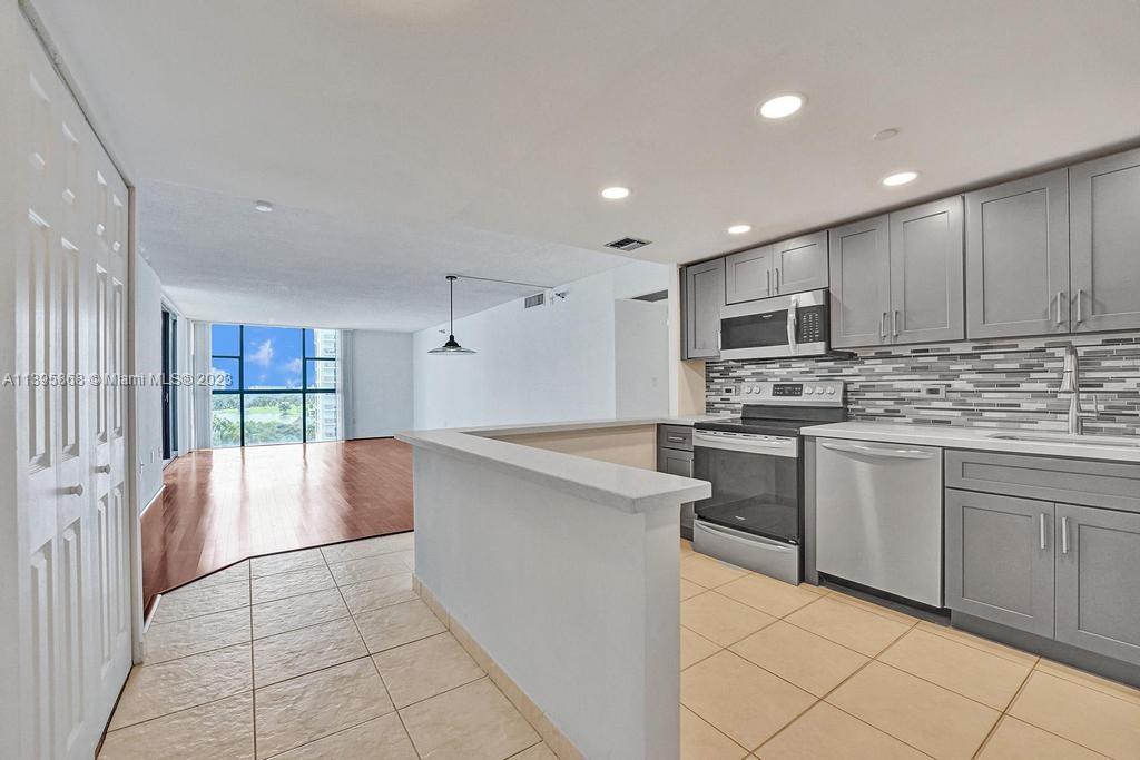 Foto principal - 20505 E Country Club Dr