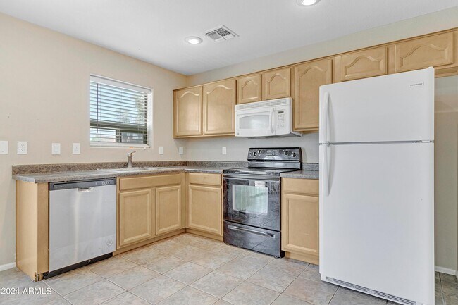 Foto del edificio - 42767 Sunland Ct