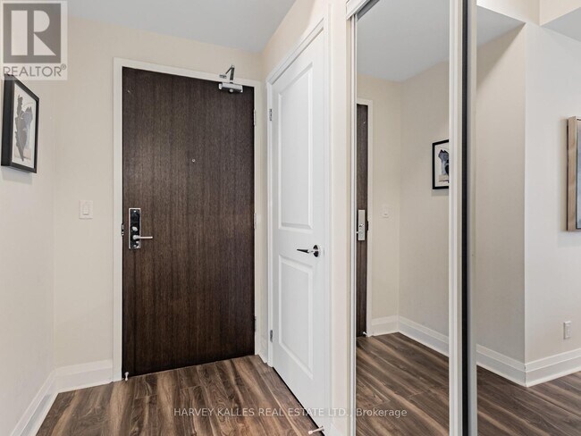 Building Photo - 1185 The Queensway