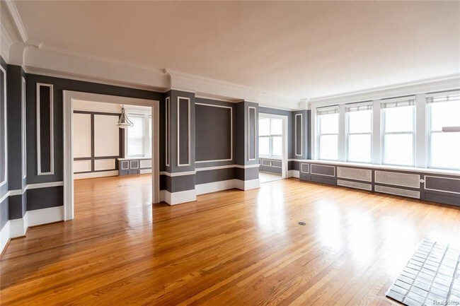 Foto del edificio - 8120 E Jefferson Ave