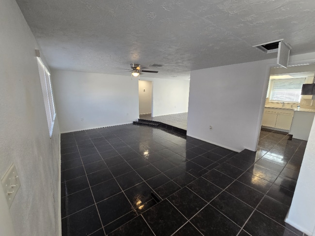 Foto del edificio - 4893 Alcea St