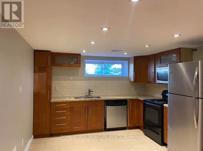 Building Photo - 147 Lupin Dr