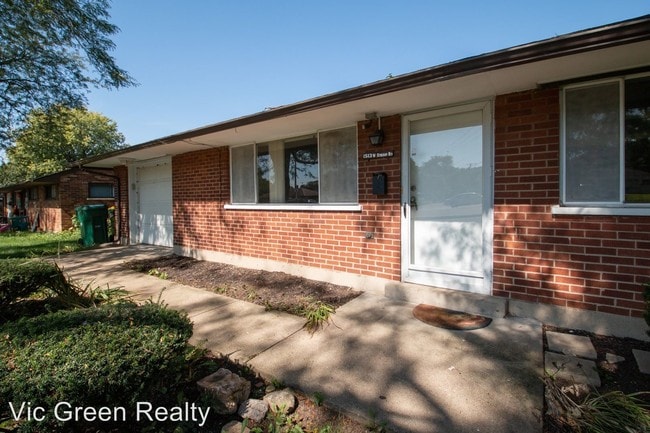 Building Photo - 3 br, 1 bath House - 1513 W Stroop Rd