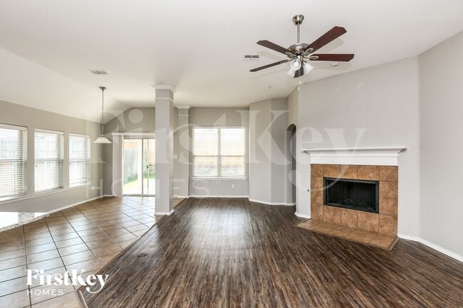 Foto del edificio - 423 Hackberry Dr