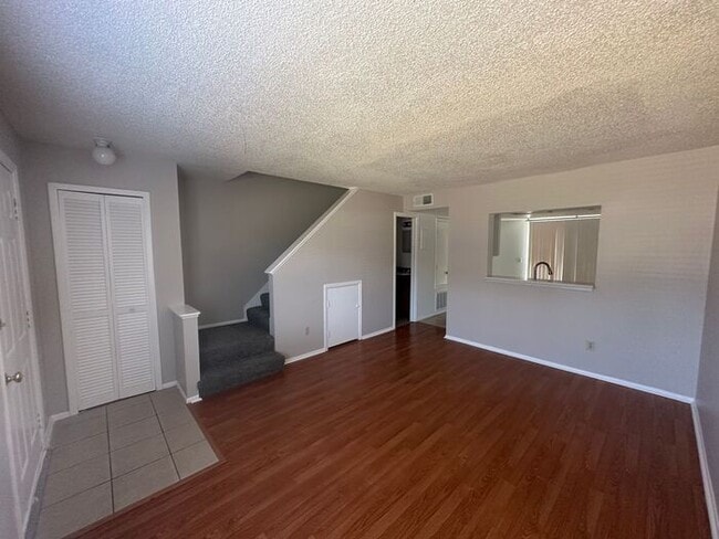 Building Photo - GREAT 2/2.5 Townhome Near UCF! Available Now!