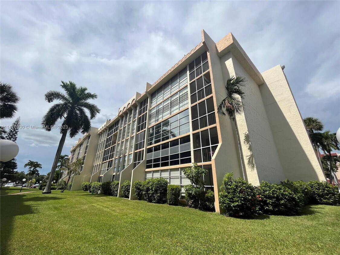 Foto principal - 2000 Atlantic Shores Blvd