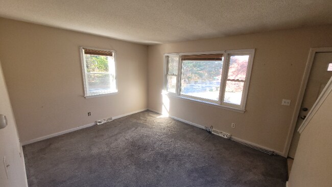 Building Photo - 3 Wedgewood Cir