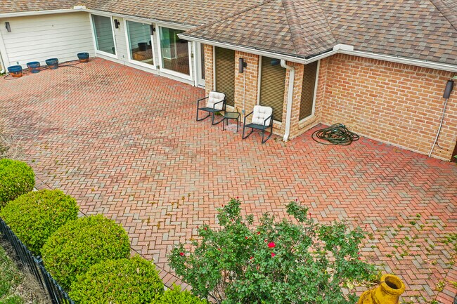 Foto del edificio - 534 Fox Briar Ln