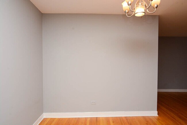 Building Photo - 622 W Wrightwood Ave