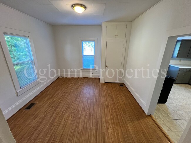 Building Photo - 1123 Franklin St SW