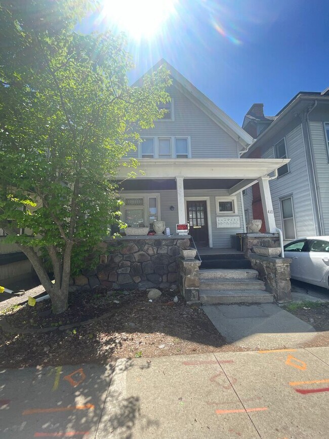 Building Photo - 410 E William St