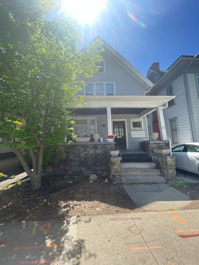 Foto del edificio - 410 E William St