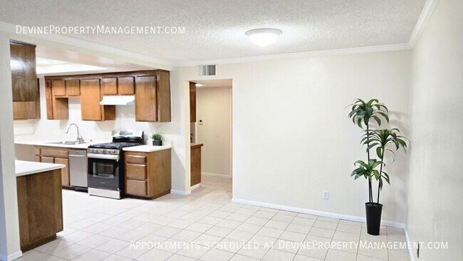 Foto del edificio - 16970 Marygold Ave