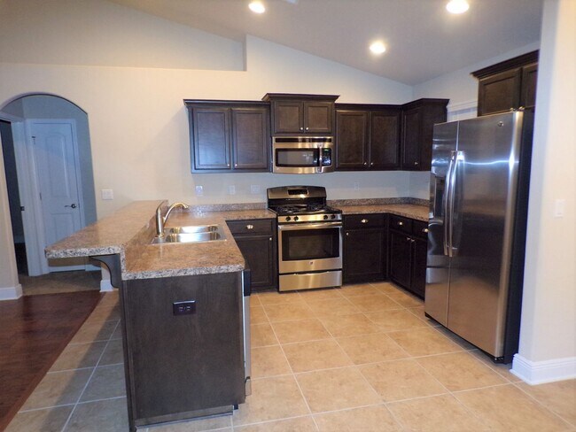 Foto del edificio - 3-Bed Craftsman-Style Home - Corner Lot