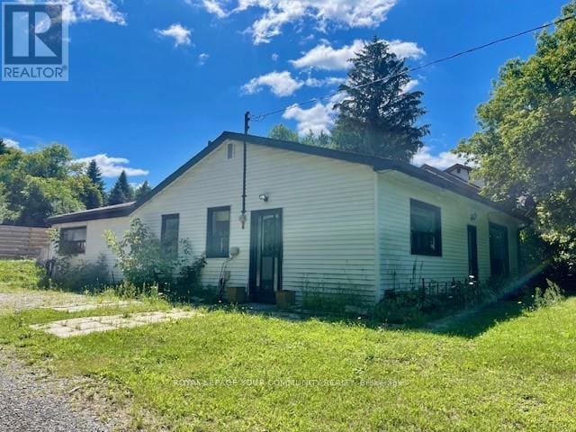 Building Photo - 3555 17th Sideroad