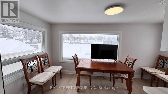 Photo du bâtiment - 5731 Stanley Ave