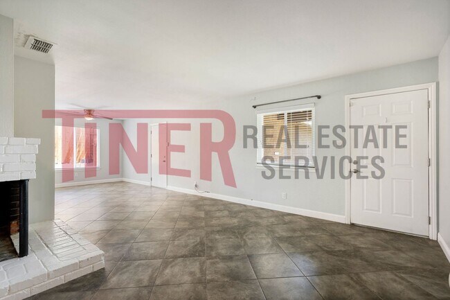 Building Photo - Charming 3 Bedroom Home near Dignity Healt...