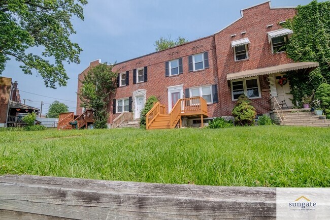 Foto del edificio - 1704 Redwood Ave