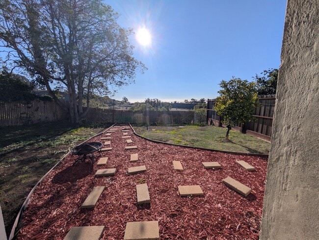 Foto del edificio - 1406 Highland Blvd