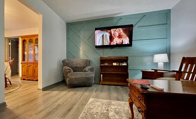 Foto del edificio - 145 Ridgeway Dr W