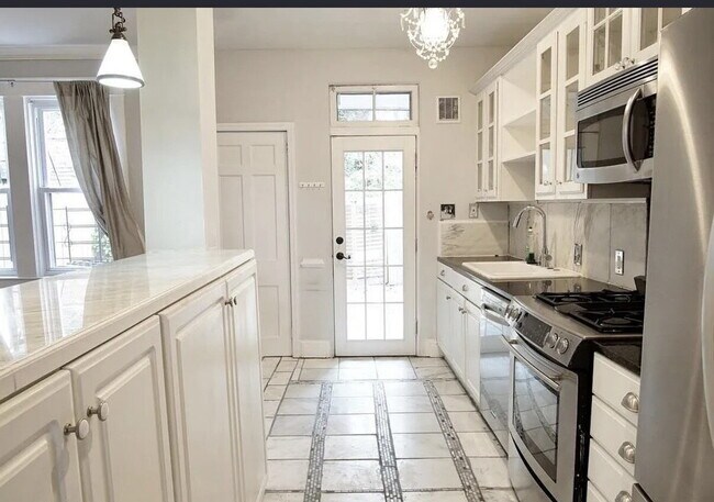 Foto del edificio - Fabulous 3BD/1BA/2HBA Townhome in Baltimore