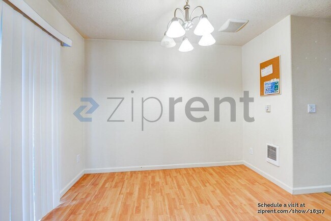 Foto del edificio - 2729 Rossiter Ln