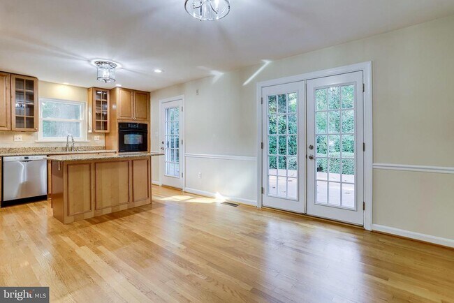 Foto del edificio - 7321 Reddfield Ct