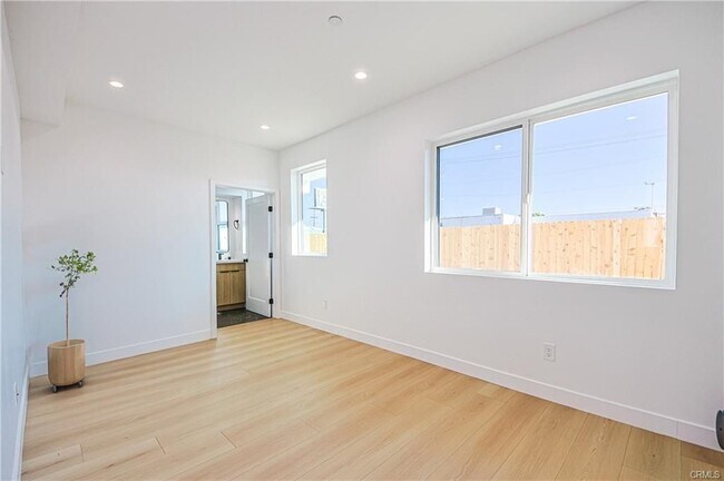 Foto del edificio - 11732 Gilmore St