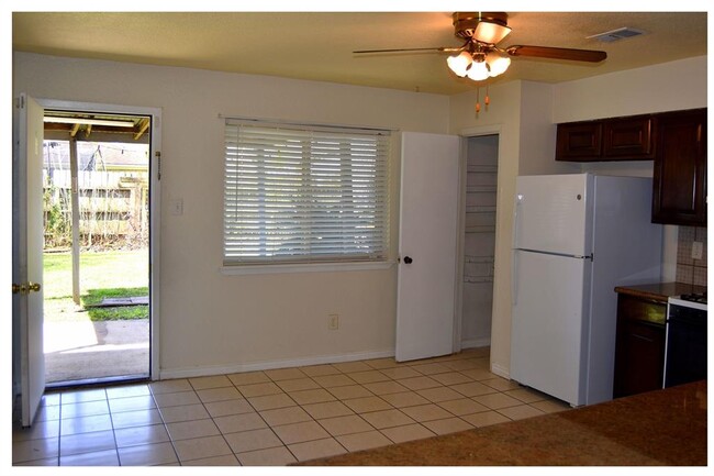 Building Photo - 10106 Sageyork Dr