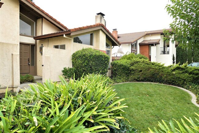 Foto del edificio - 3BD/2BA - Modern, Conveniently Located Hom...