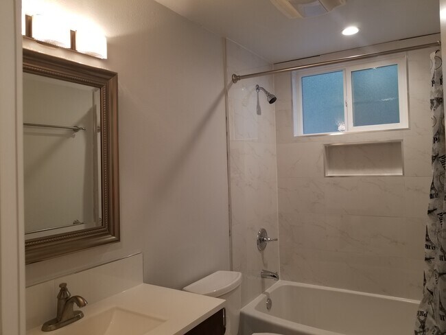Baño completo con suelo radiante - 4070 149th Ave SE
