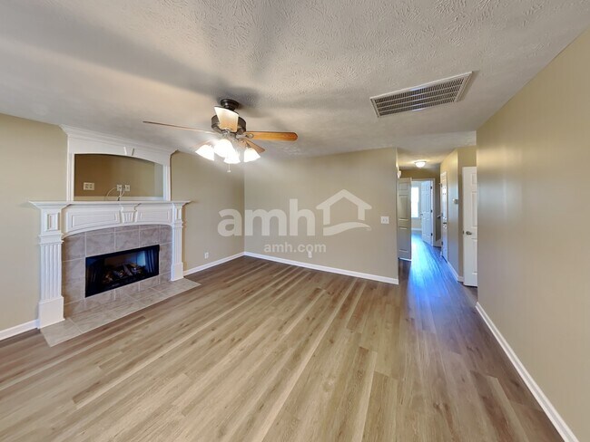 Foto del edificio - 3237 Hardwood Dr