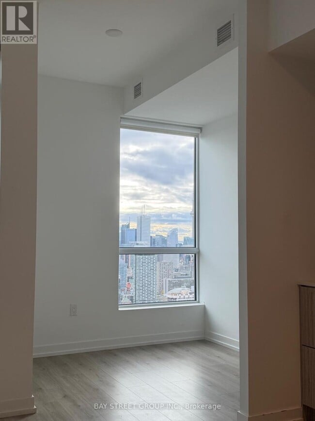 Building Photo - 395 Bloor St E