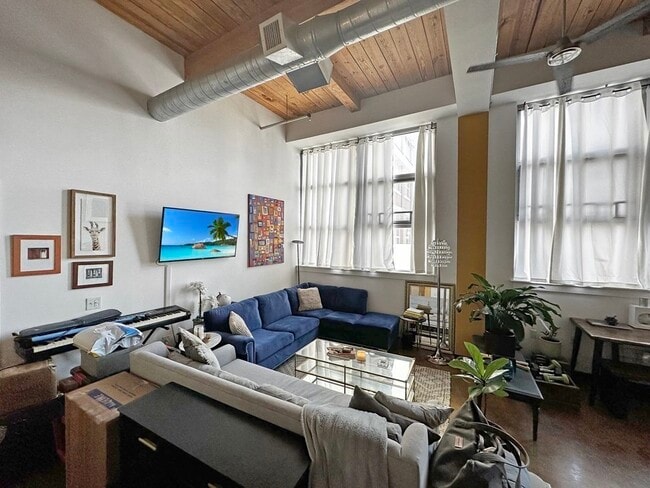 Building Photo - 120 Holmes St