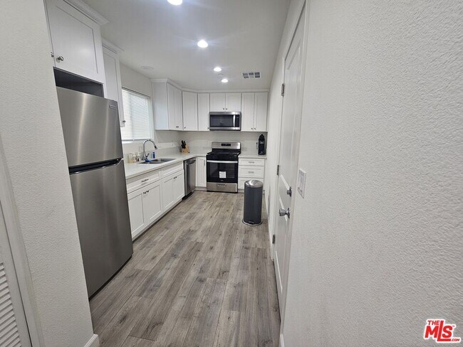 Foto del edificio - 868 N Edgemont St
