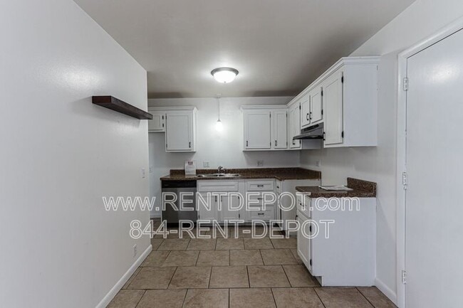 Building Photo - 1220 Lincoln Park Dr