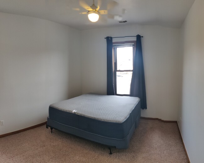 Master bedroom with walk in closet - 40 Pine street