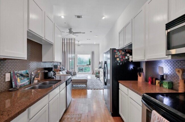 Foto del edificio - 2931 E 12th St