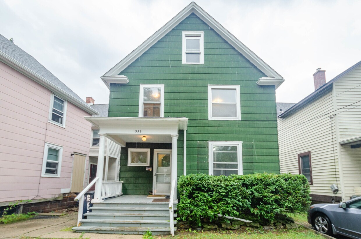 Primary Photo - 1356 Wilmot Ct