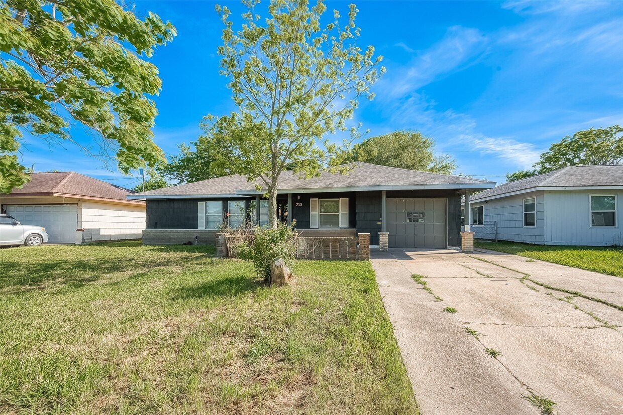 Foto principal - 715 W 9th St