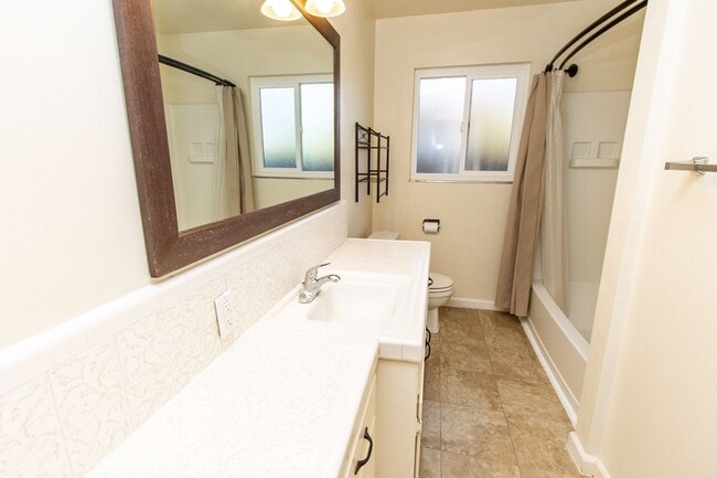 Foto del edificio - Coming soon! 3 Bedroom 2 bath in Modesto.