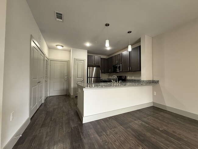 Building Photo - 1102 Treeta Trl