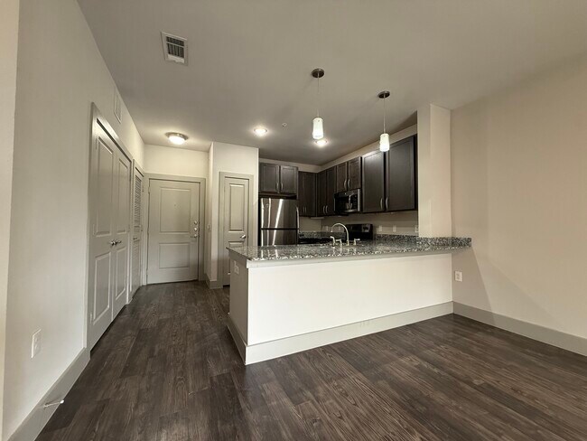 Foto del edificio - 1102 Treeta Trl