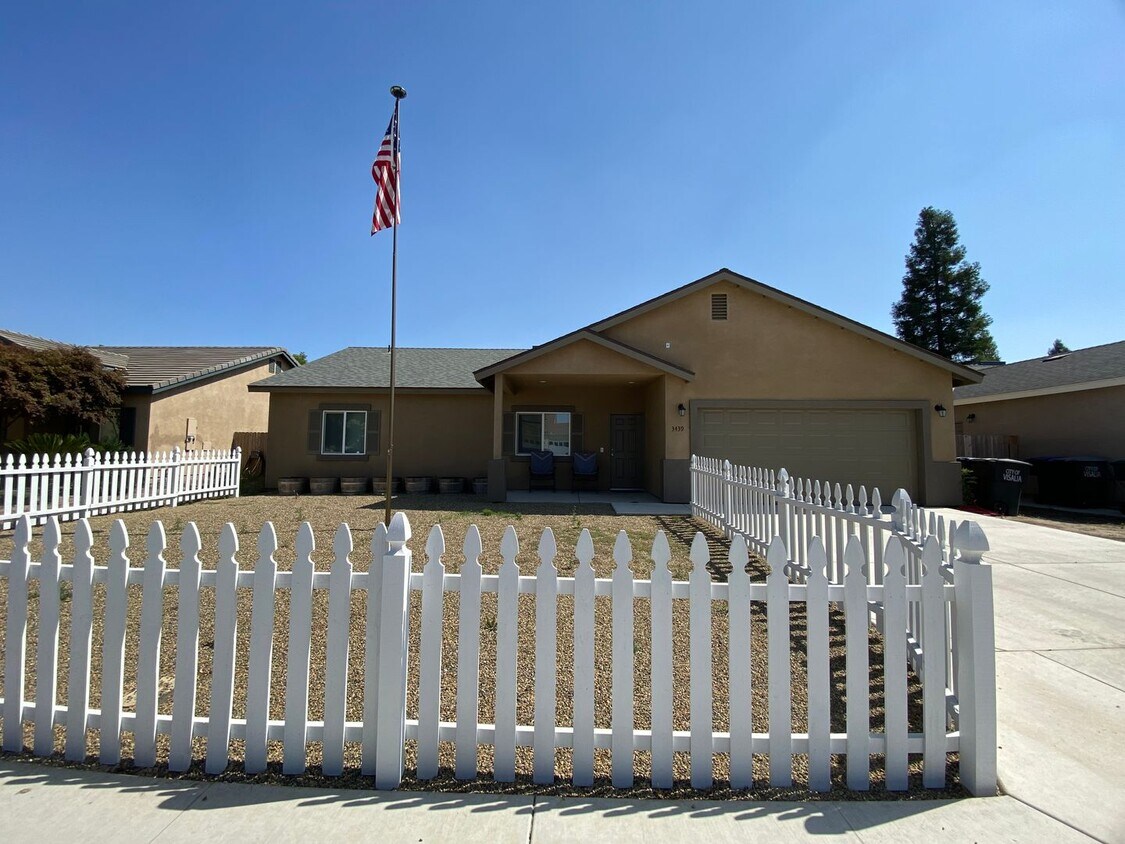 Foto principal - Newer home for rent in Visalia
