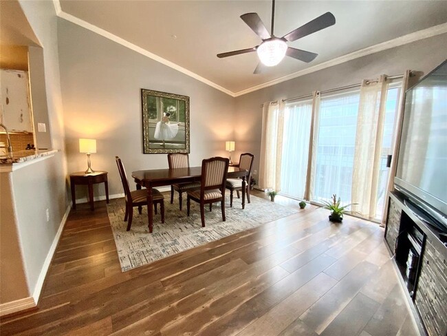Building Photo - 330 E Las Colinas Blvd